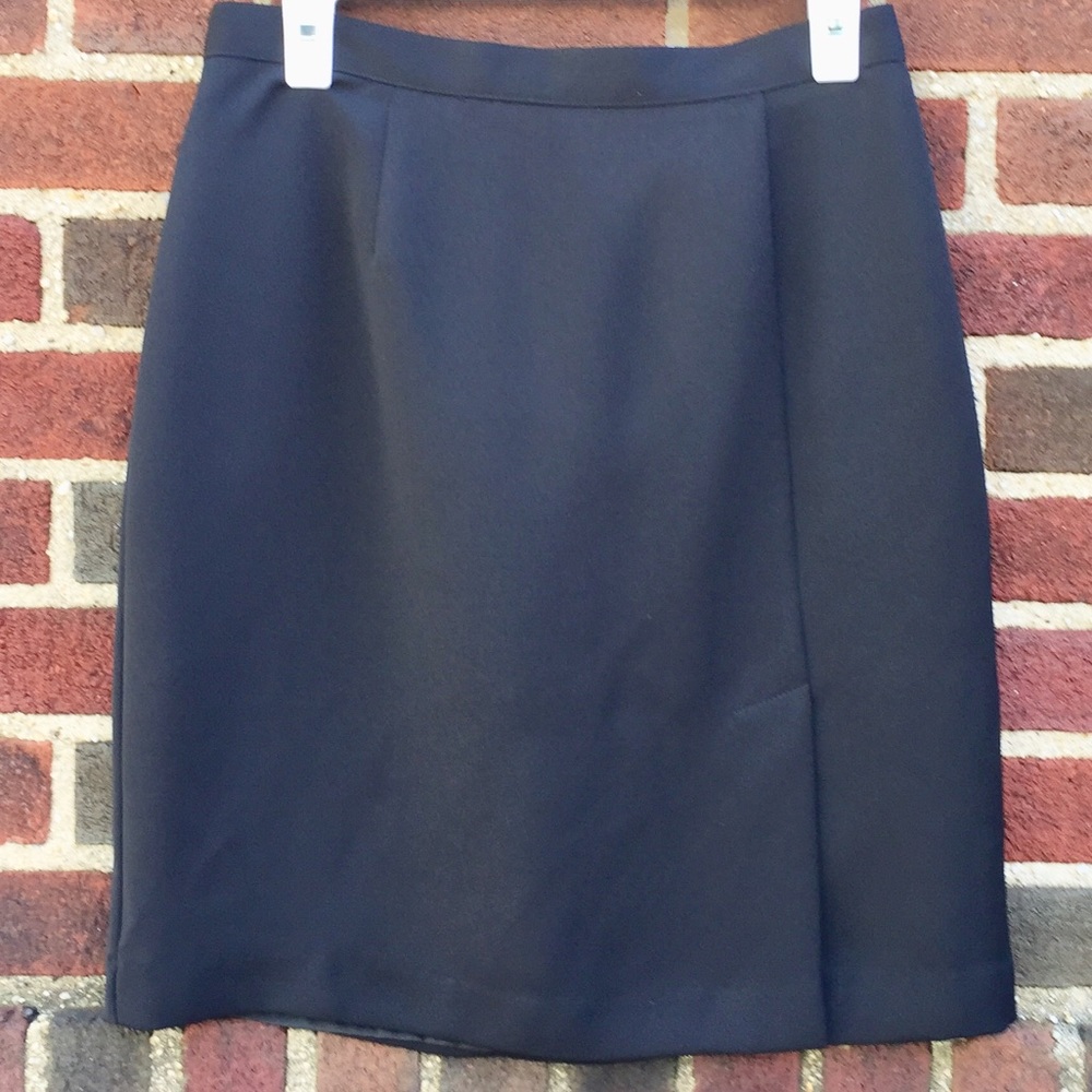 black dressy skirt splinter in the left front